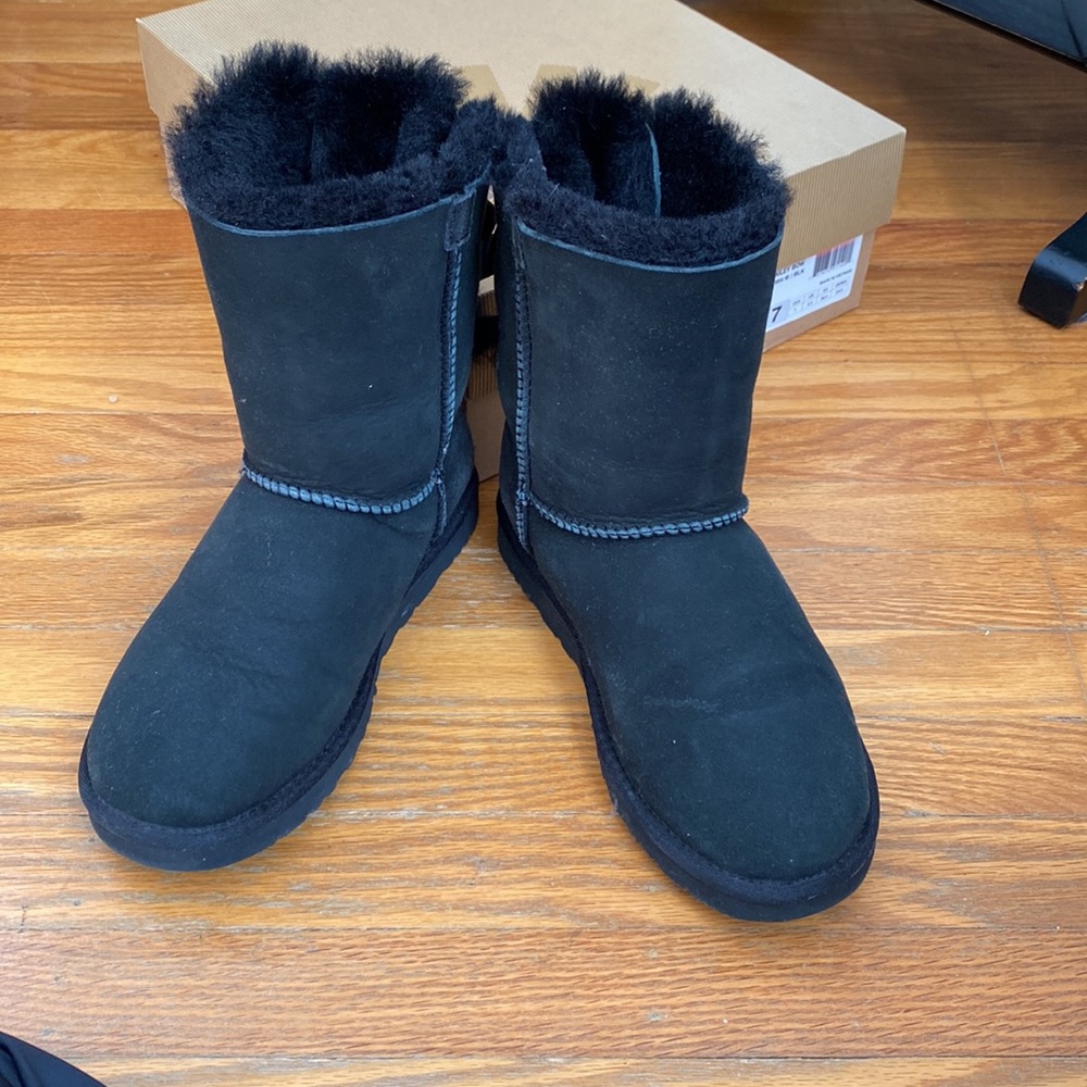Black Bailey Bow Ugg Boots Medium Height - Worn - Picture 5 of 8